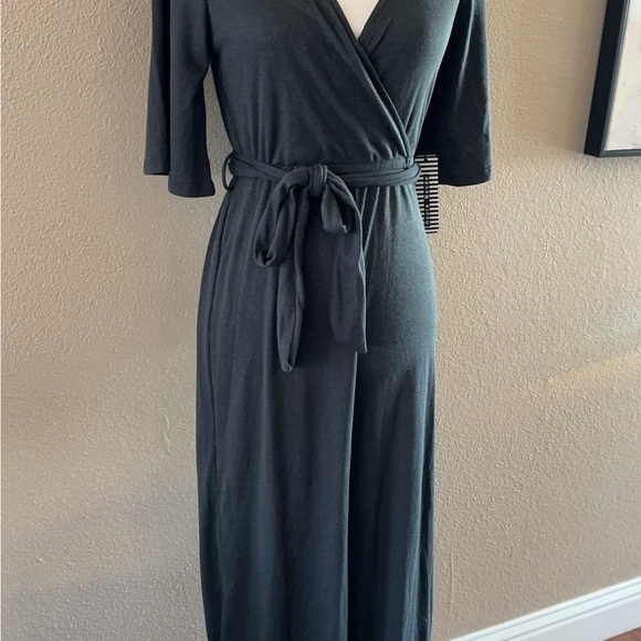 Soft stretchy wide leg jumpsuit in black - Picture 9 of 9